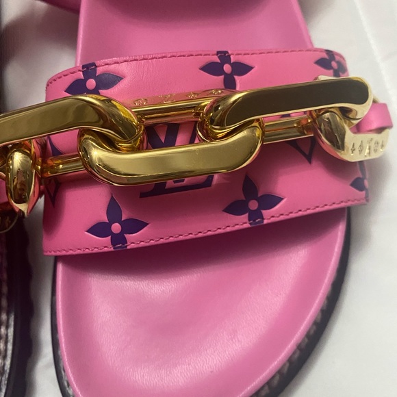 NO NEGOTIATIONS. LV 100% authentic pink and purple sandal size 39, 9 US - Picture 3 of 5